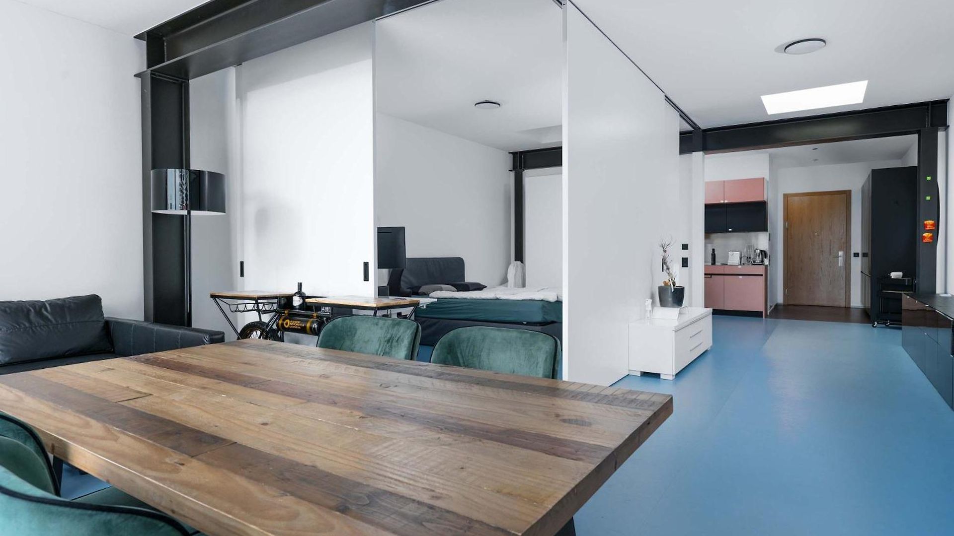 Apartment Modern With Balcony View & Workspace