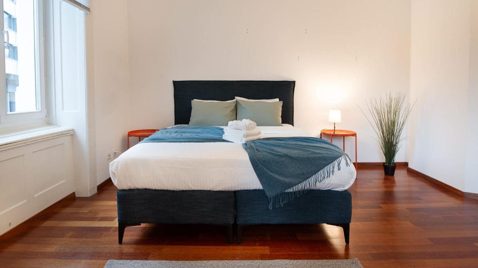 With Free Parking & Ac Tram To Center Apartment