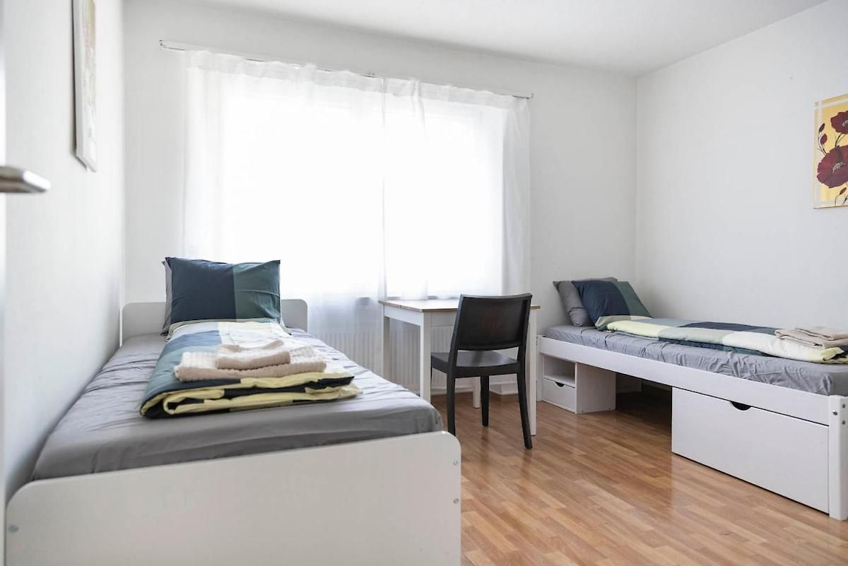 Family - 3 Bedrooms Sleeps 7 Apartment