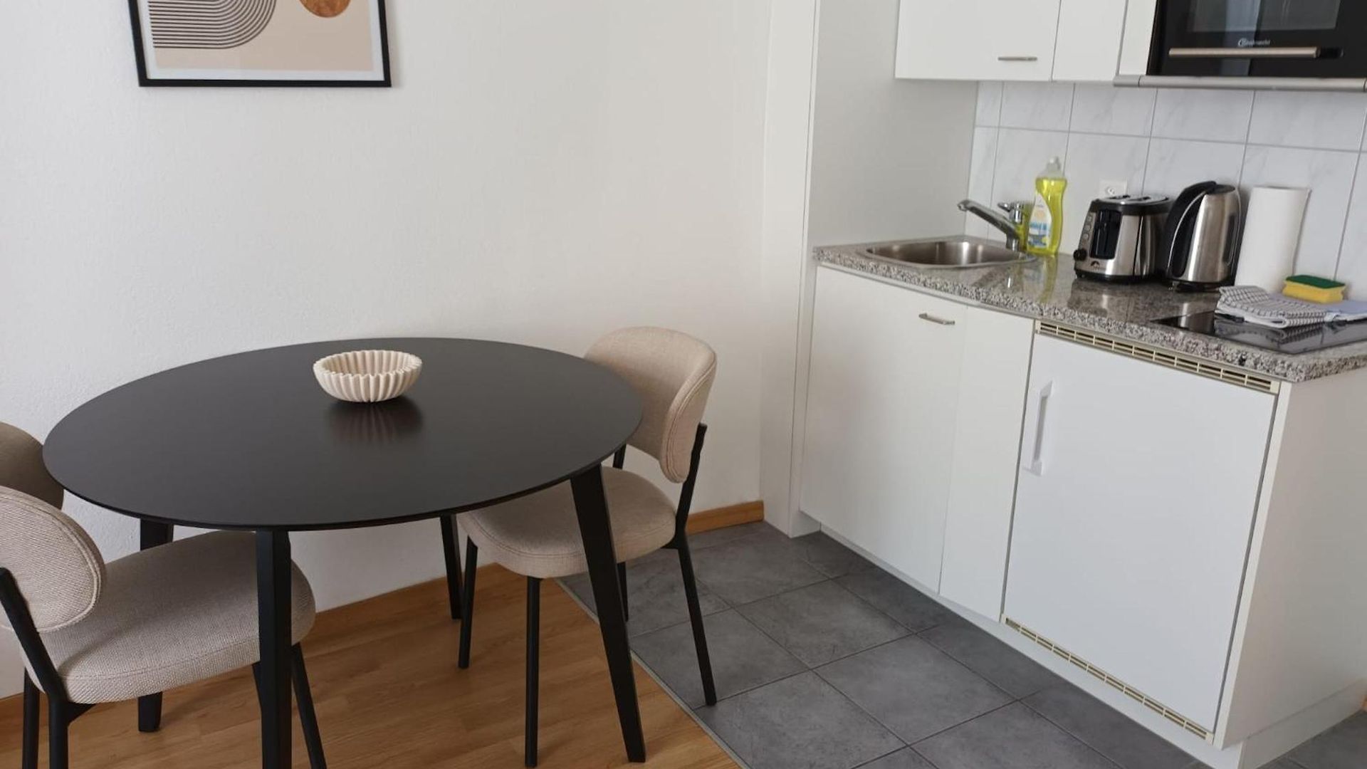 Charming In The Perfect Spot - Stork 34 Apartment