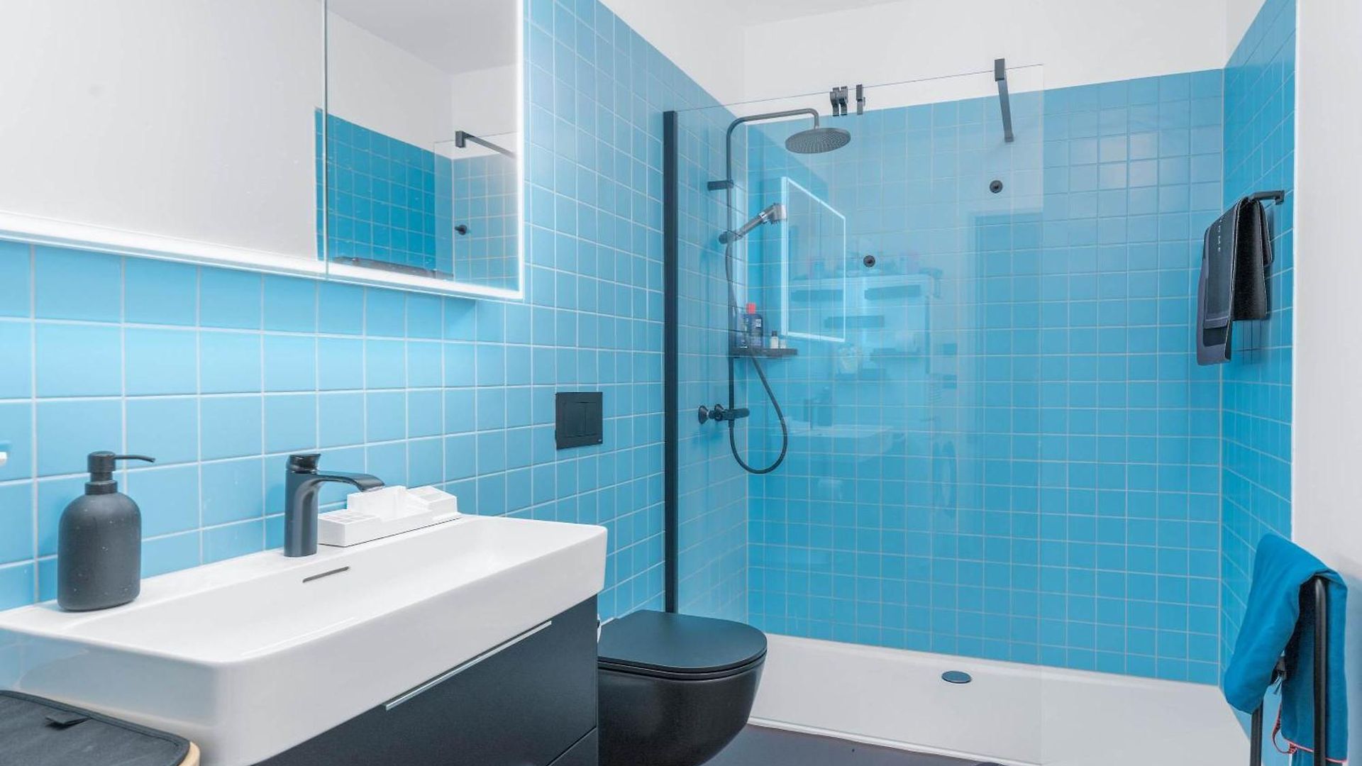 Modern With Balcony View & Workspace Zurich