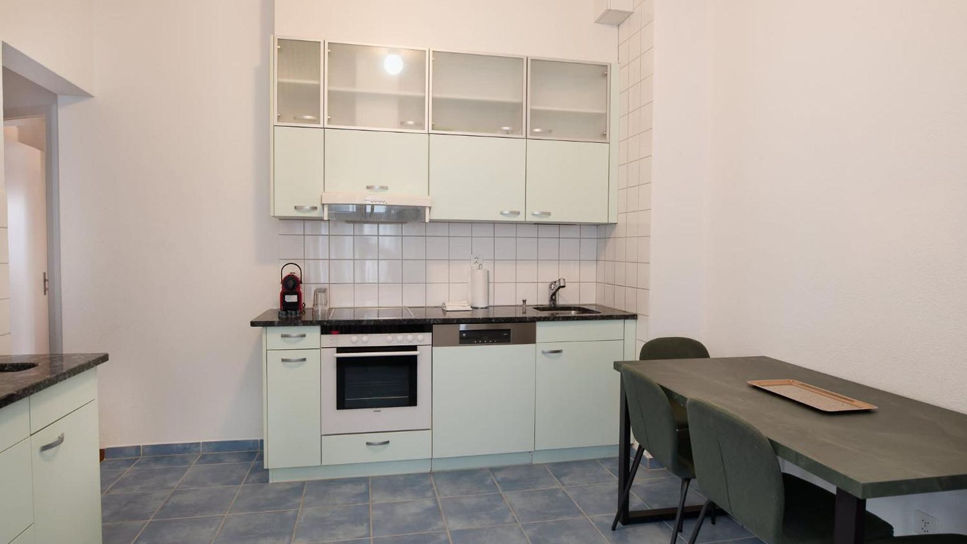 With Free Parking & Ac Tram To Center Apartment *