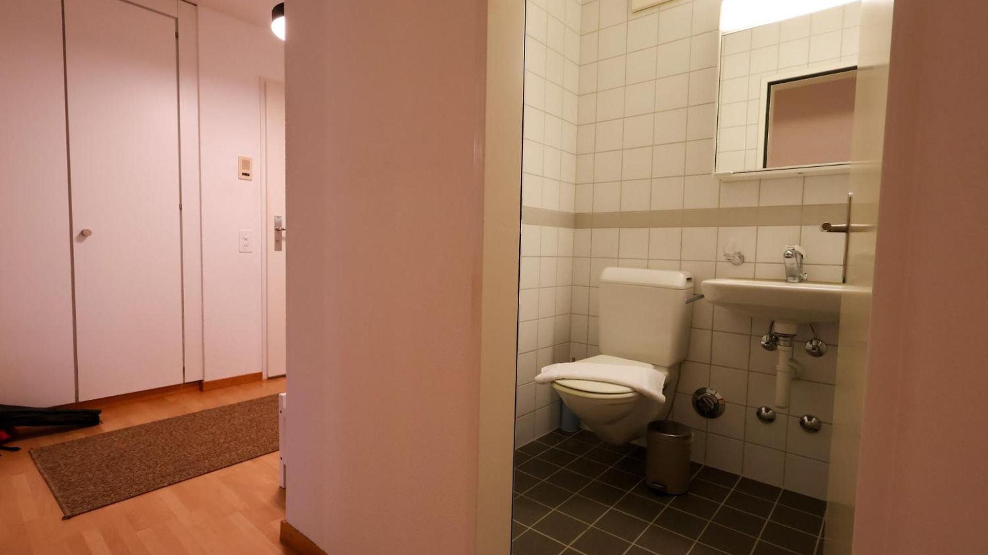 Bright & Practical 2br Near Center Apartment *