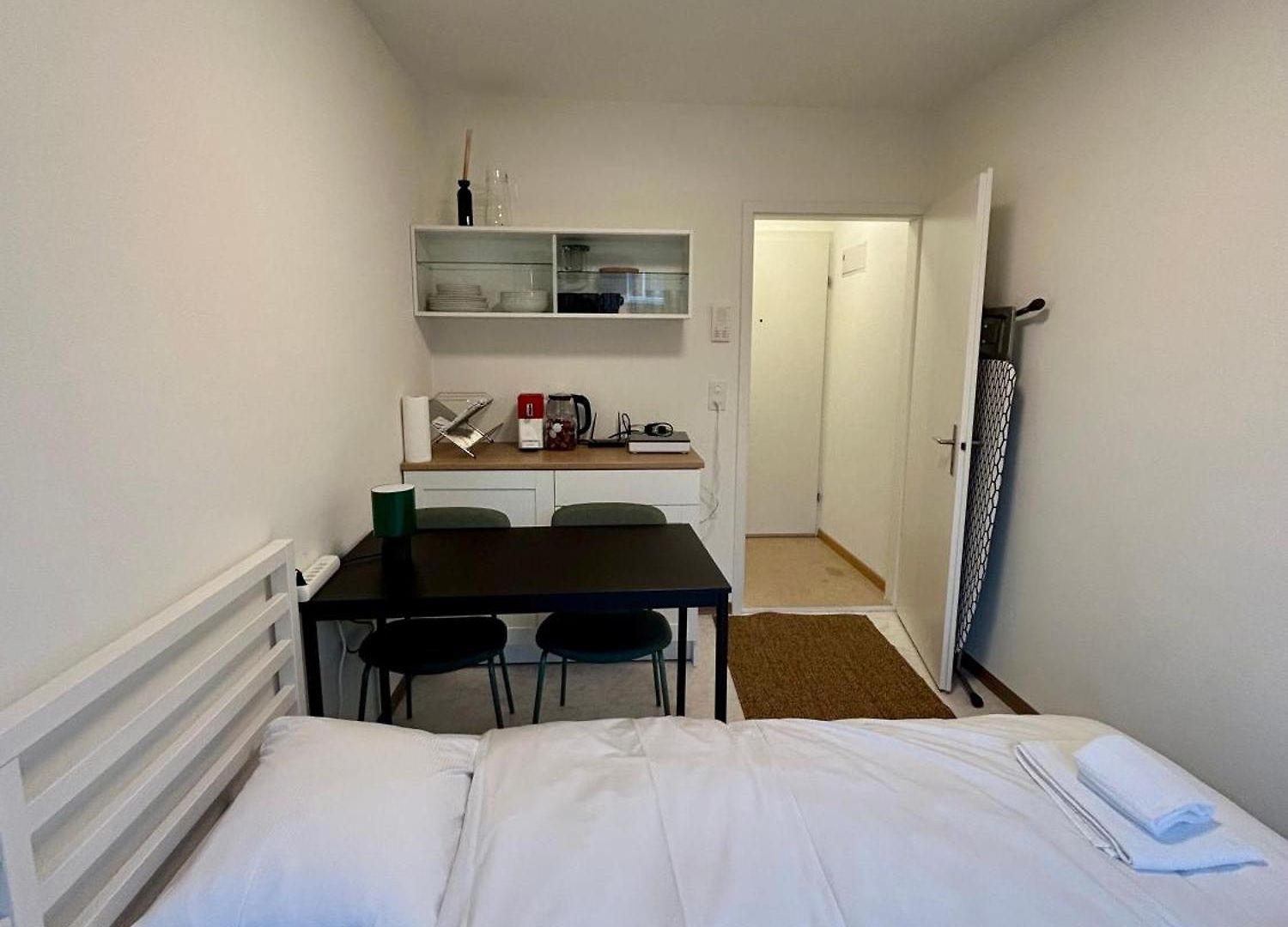 Basic In Witikon District Apartment *
