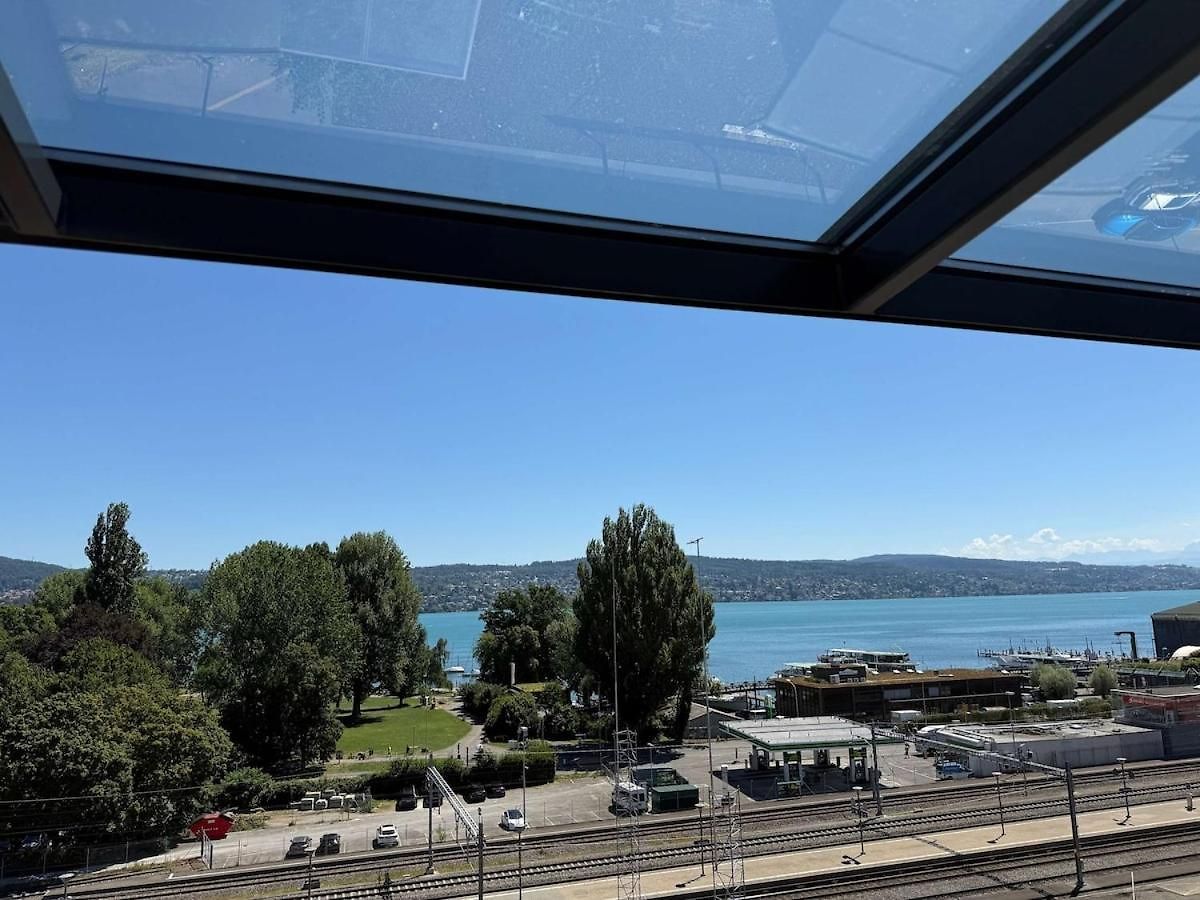 Attic With Parking And View Zurich