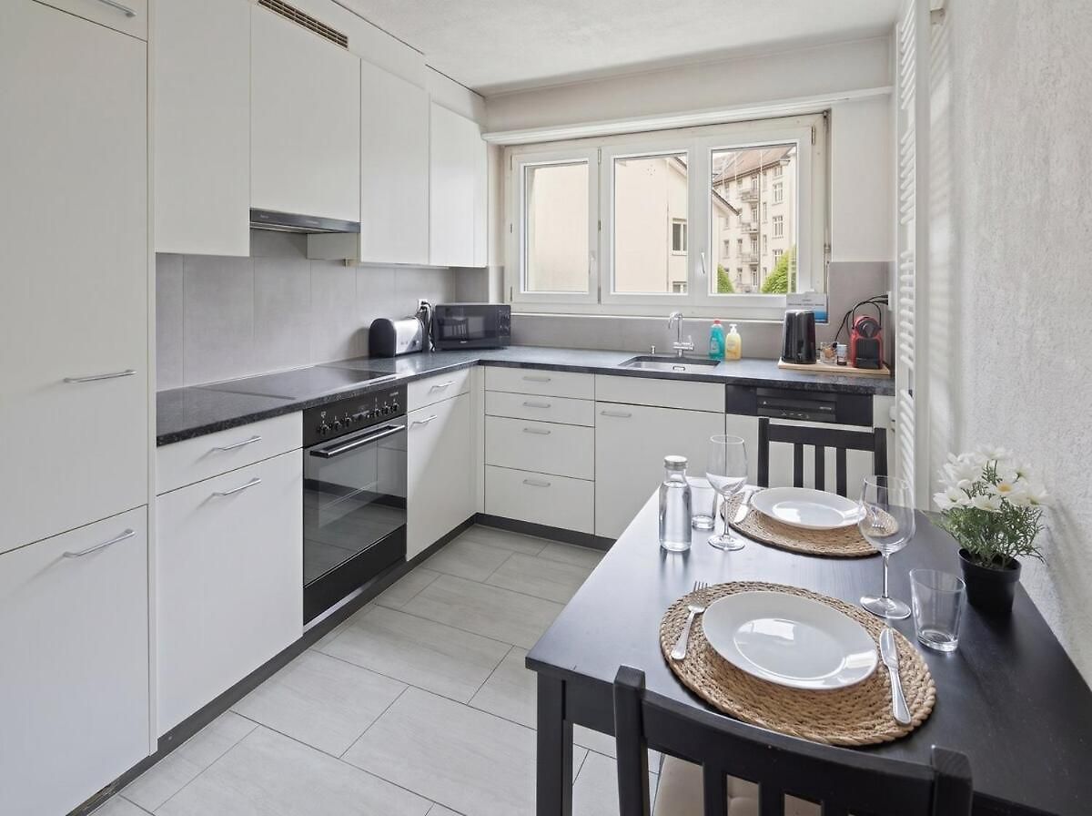 Family - 3 Bedrooms Sleeps 7 Apartment Zurich