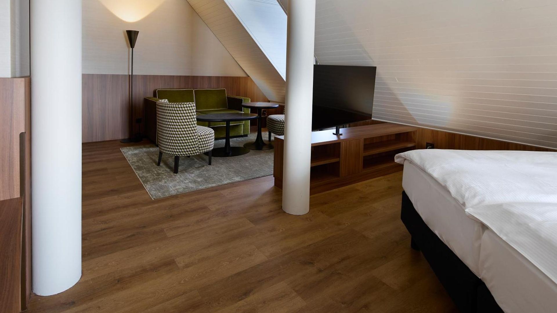 Plaza Hotel 4*
