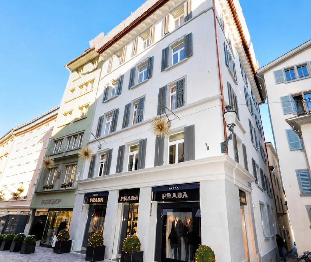 At Famous Storchengasse - Stork 44 *
