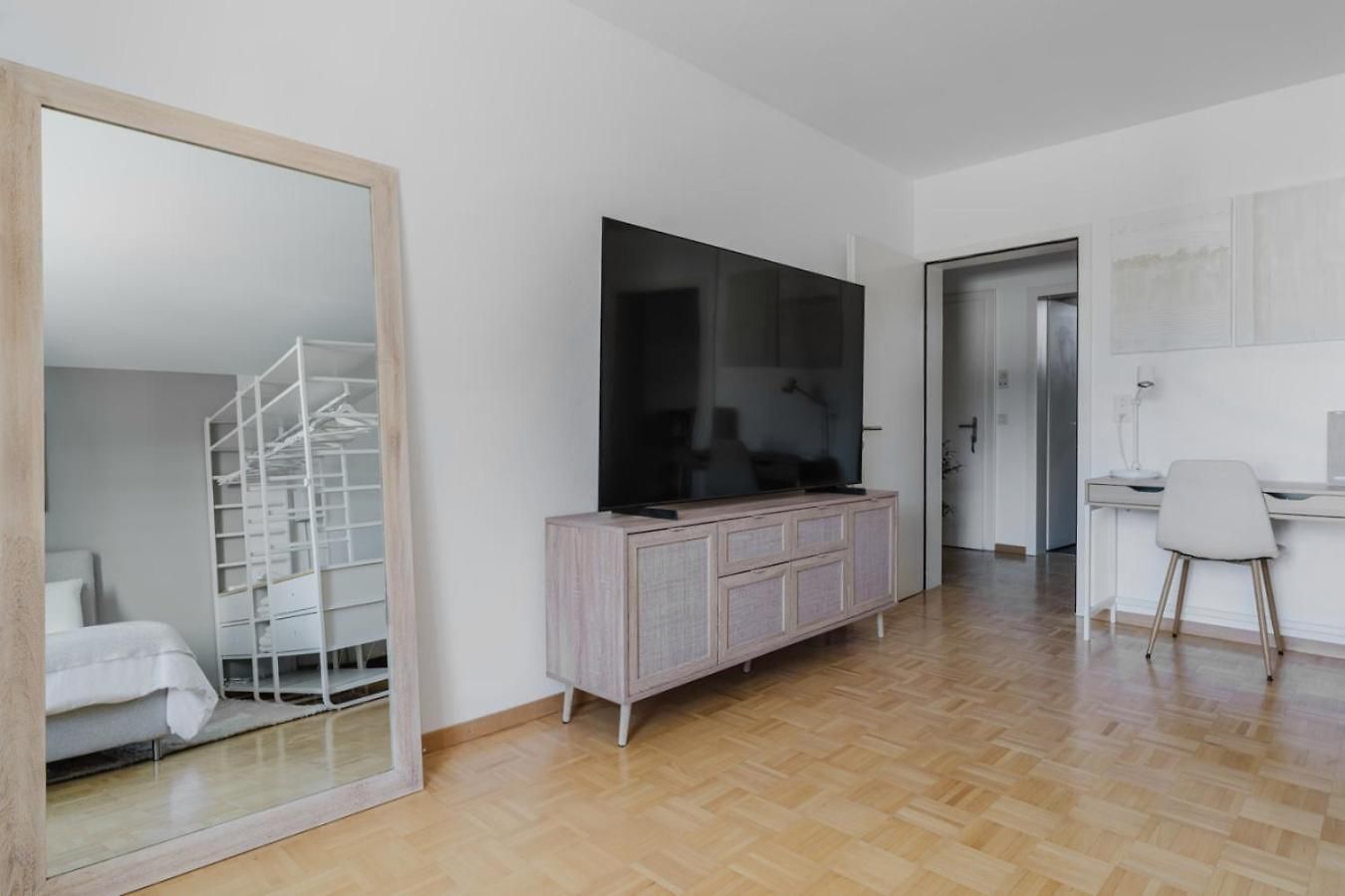 Hazel - Kreis 4 * Zurich