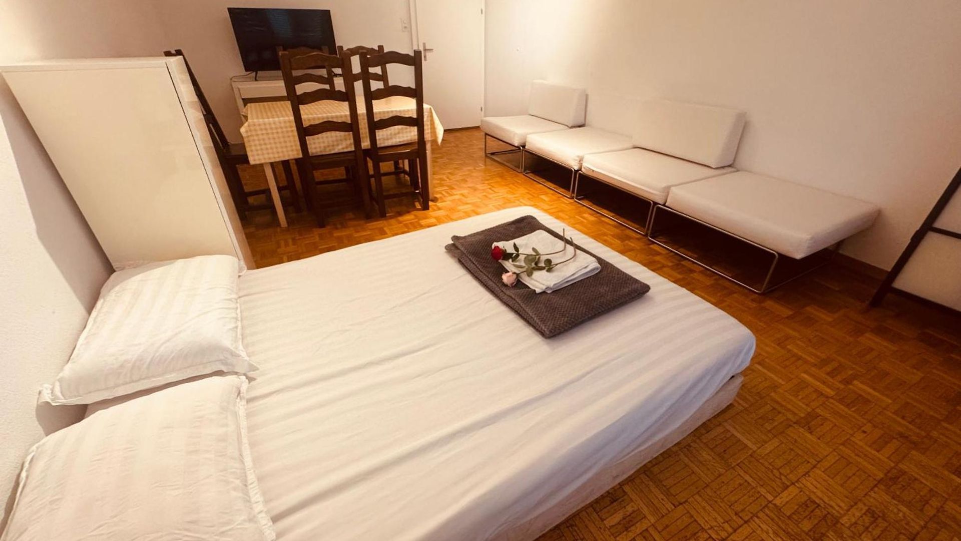Side Center In Friendly Area Apartment