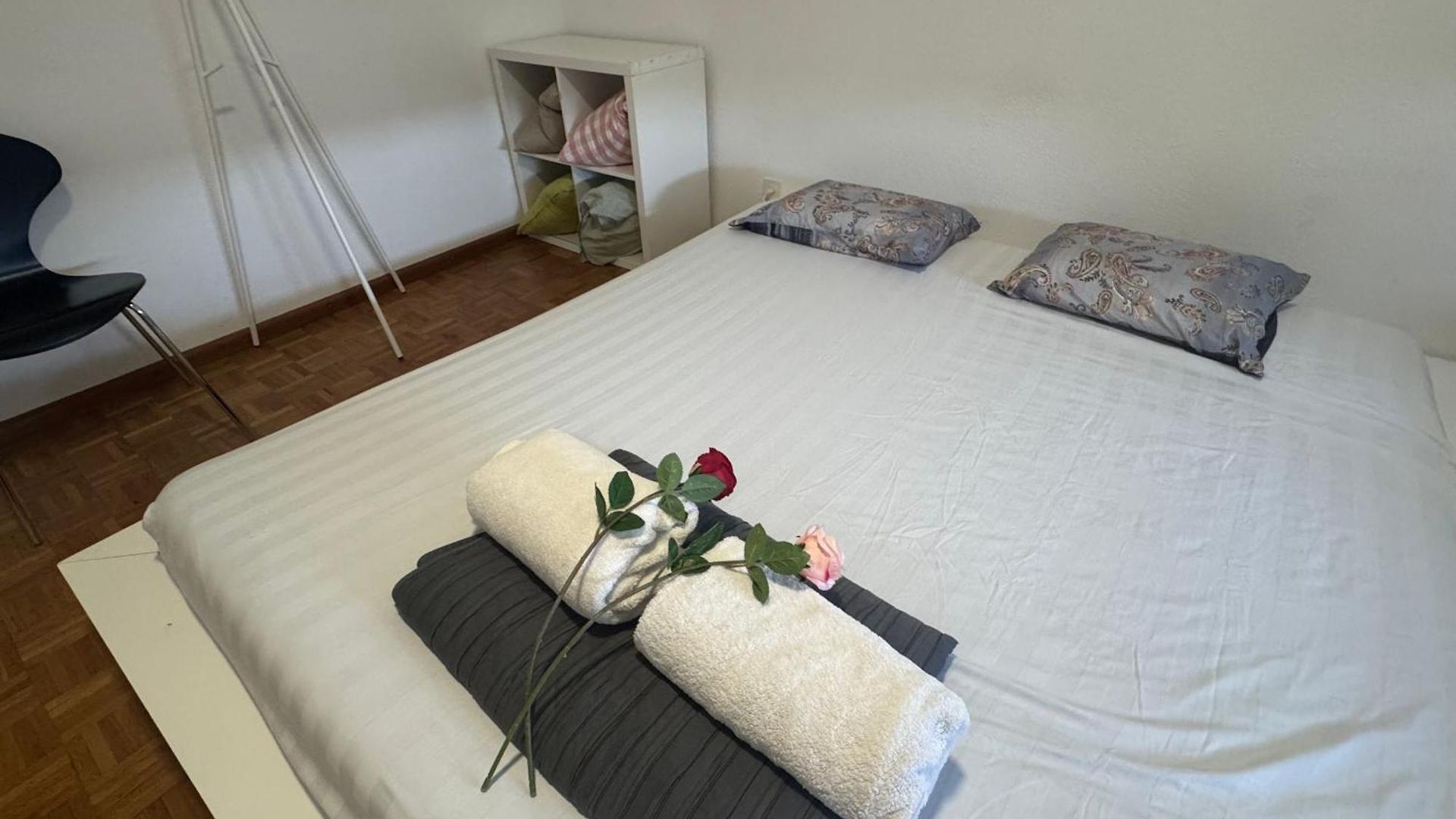 Apartment Side Center In Friendly Area
