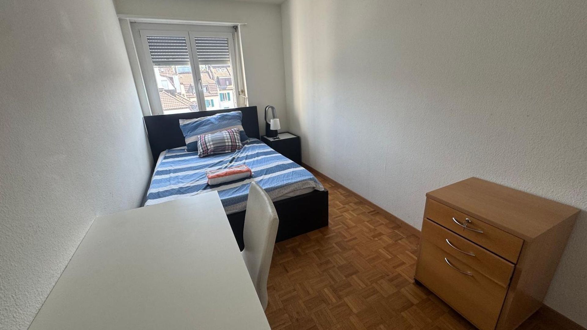 Apartment Side Center In Friendly Area *
