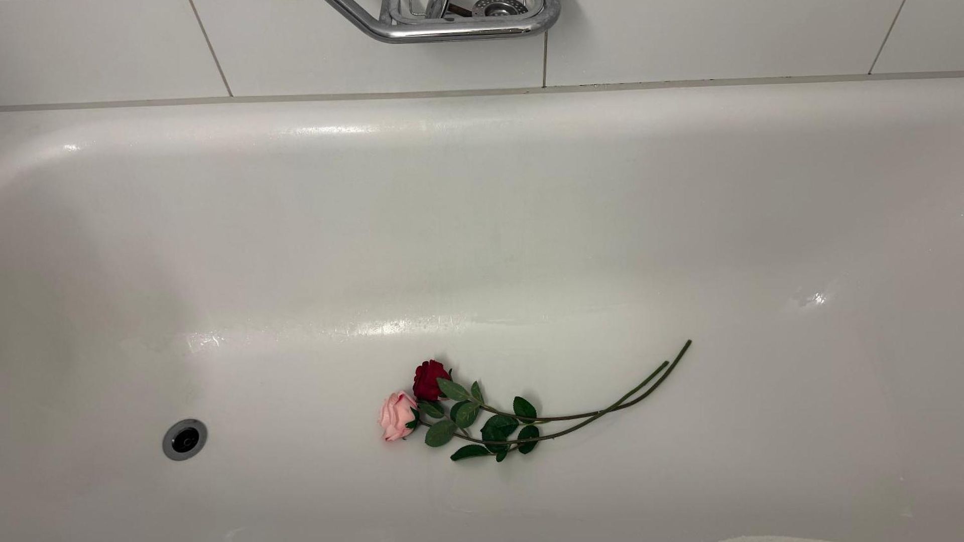 Side Center In Friendly Area Apartment *