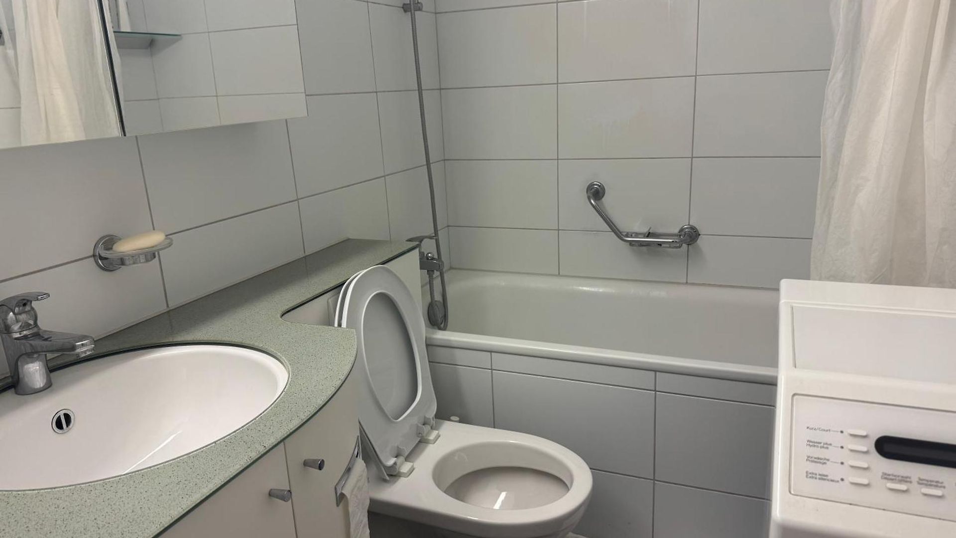 Apartment Side Center In Friendly Area
