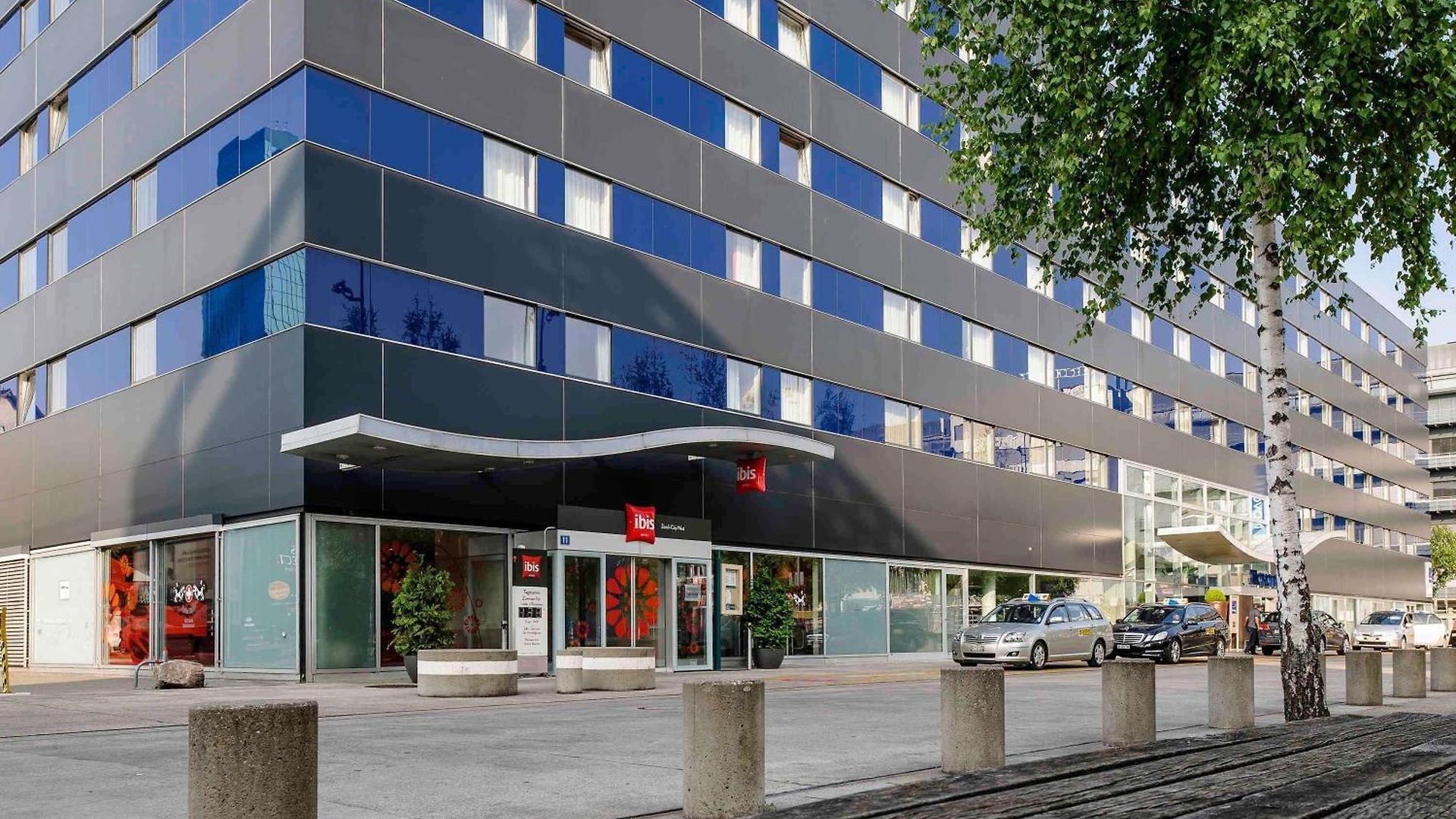 Ibis West Hotel
