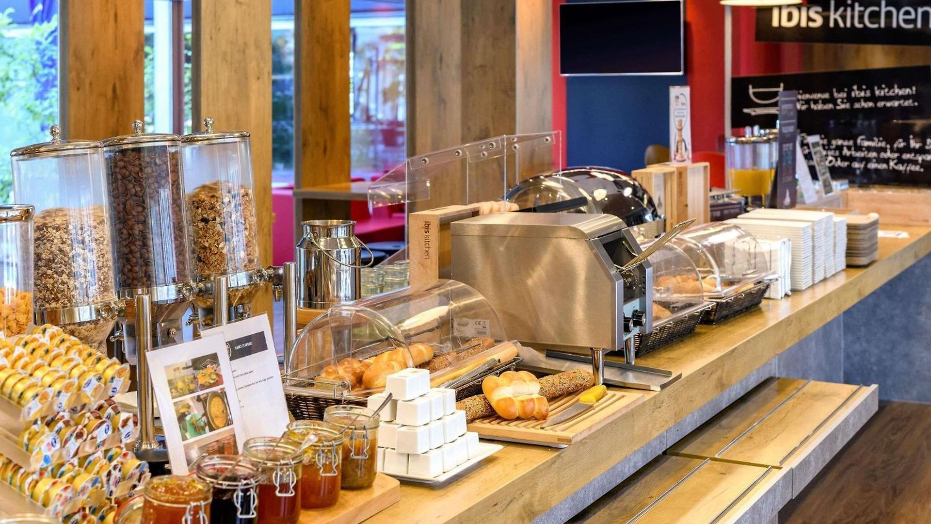Hotel Ibis West 3*