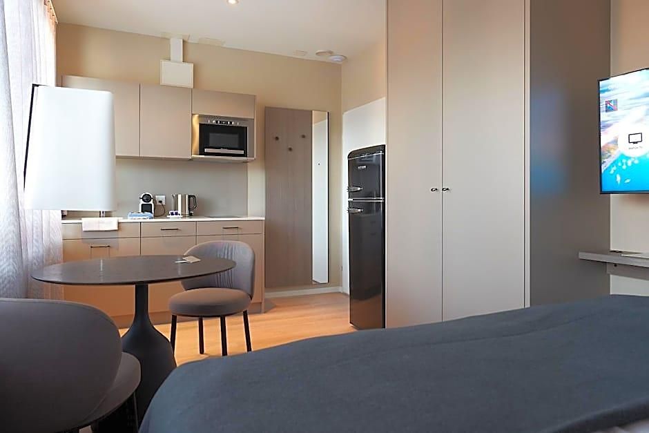 - Franklinstrasse 4* Zurich