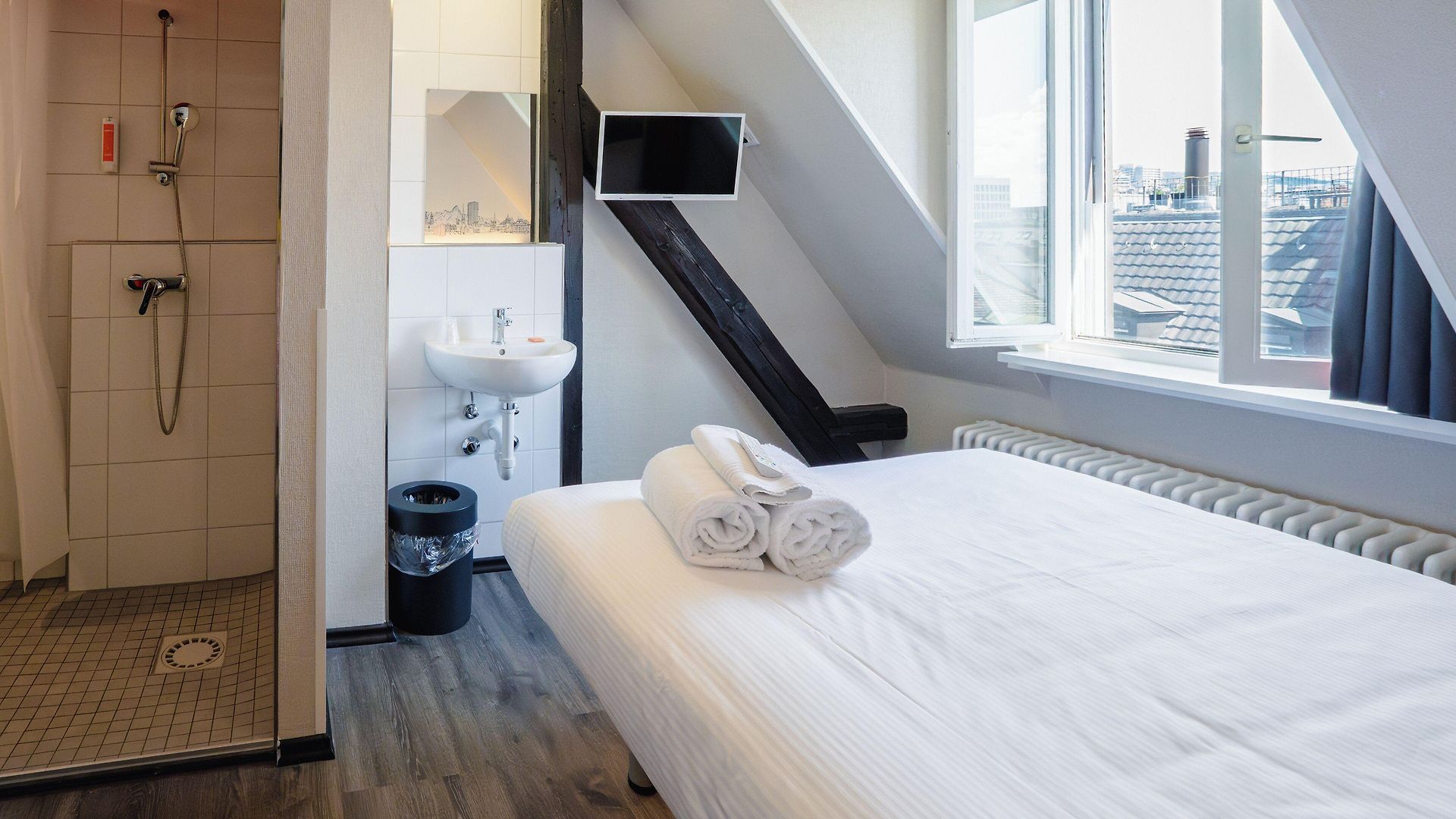 Easyhotel Main Station Hotel 3*