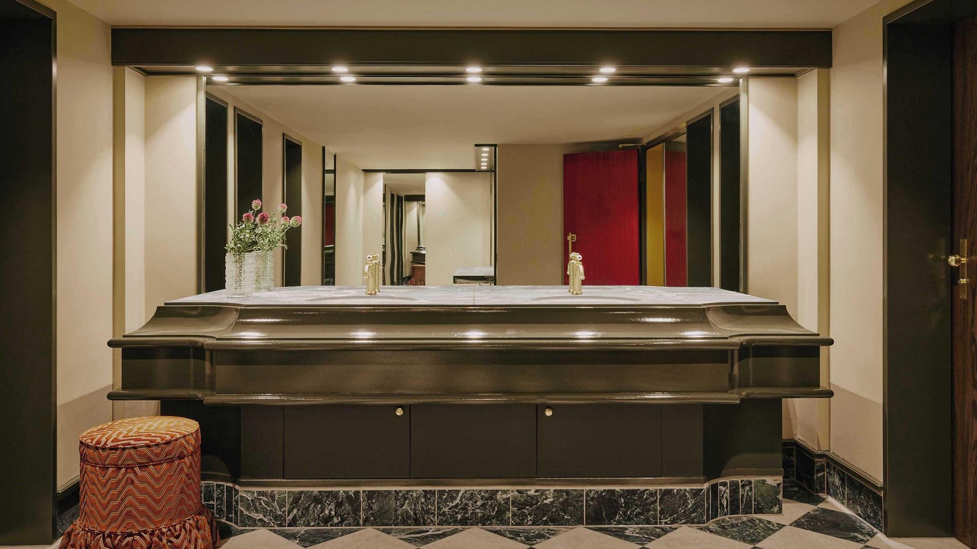 Locke Am Platz 4*