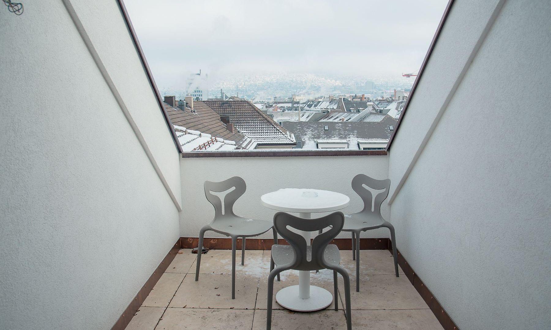 Apartment Furnished Homes *