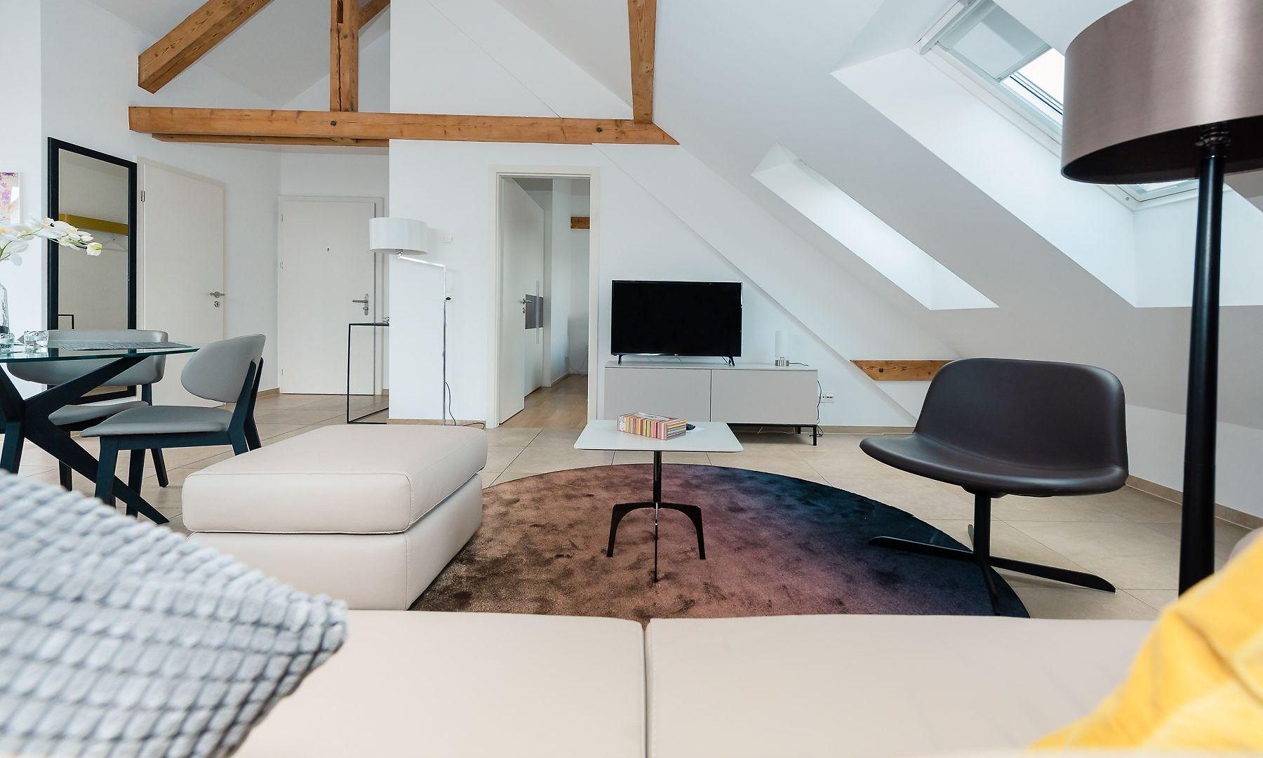 Furnished Homes *