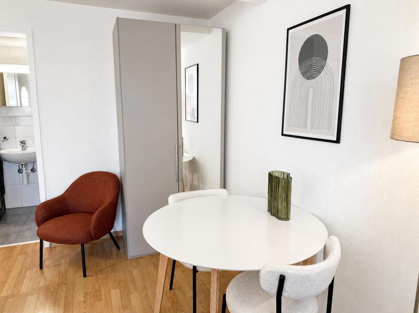 In A Perfect Location - Stork 35 * Zurich
