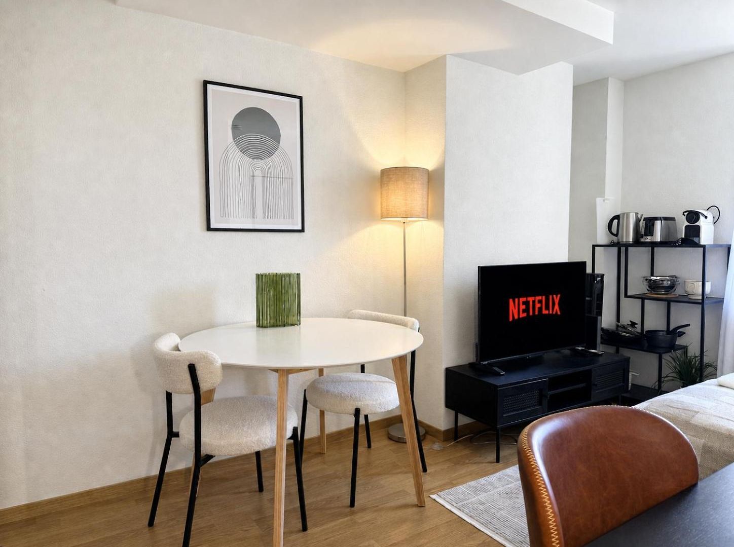 In A Perfect Location - Stork 35 * Zurich