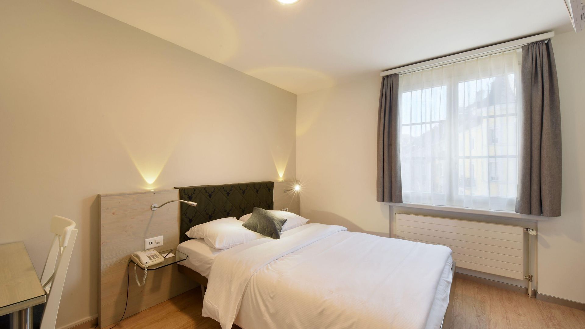Hirschen Hotel 3*