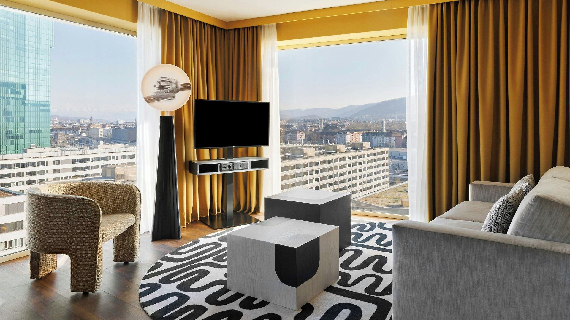 Renaissance Tower 5*