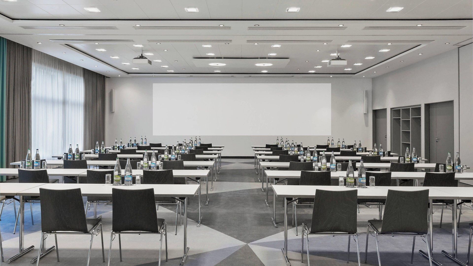 Courtyard By Marriott North Hotel 4*