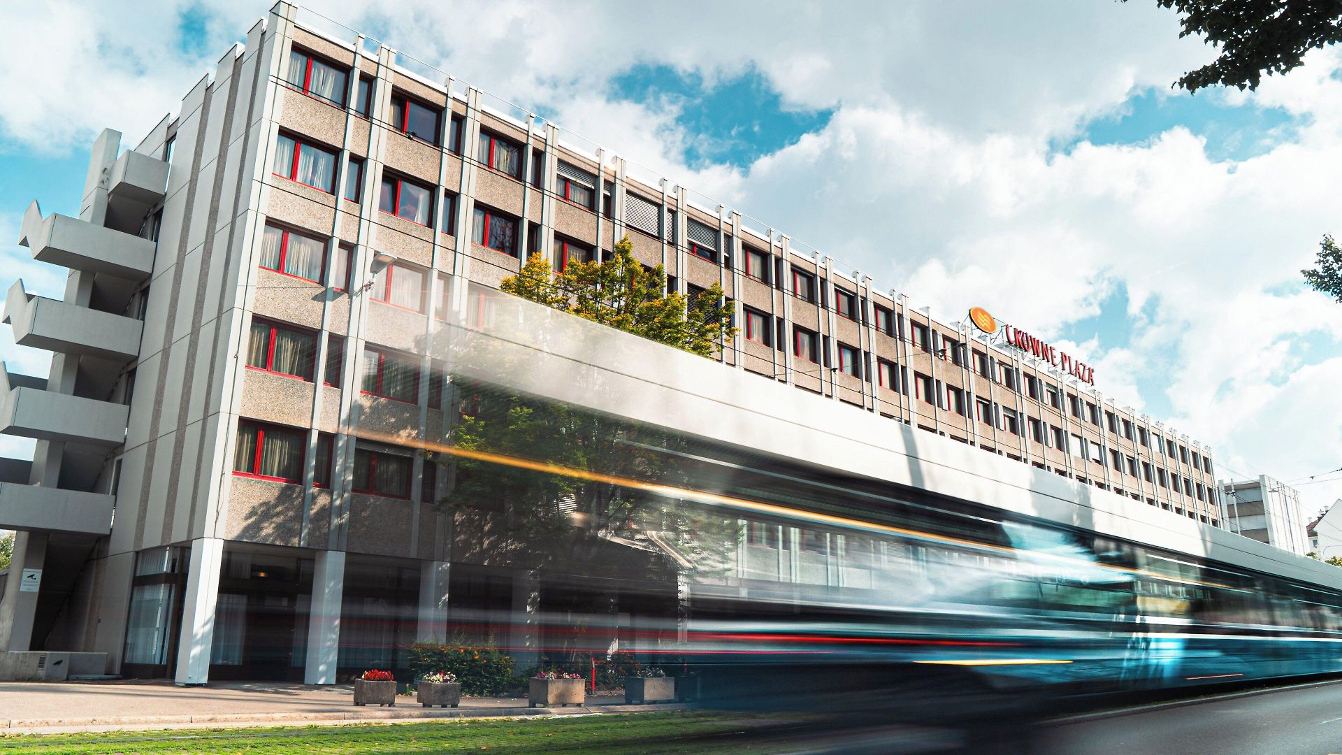 Crowne Plaza Zürich, An Ihg