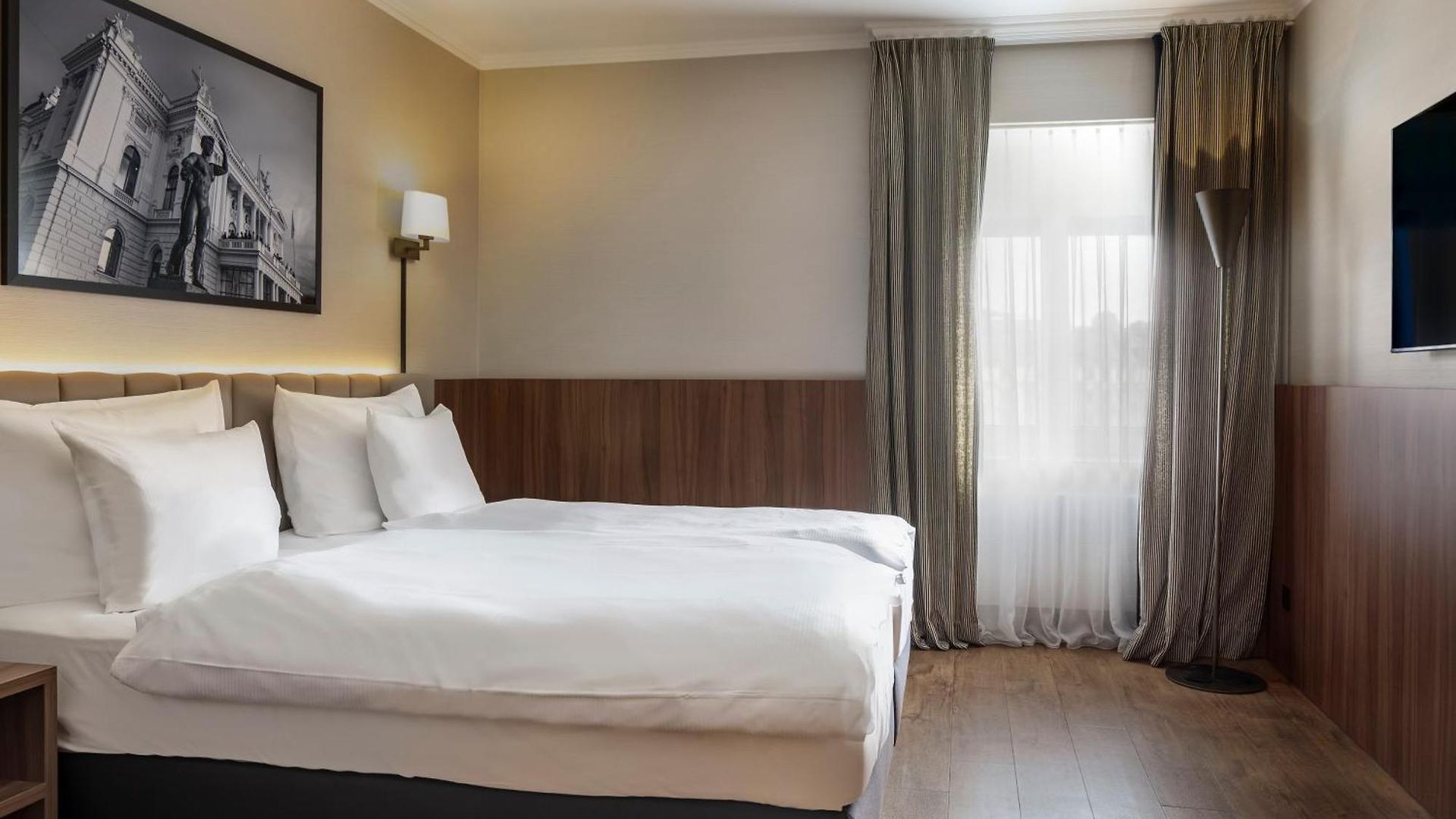 Plaza 4* Zürich