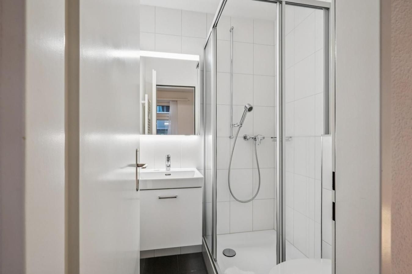 Exclusive Near Center - Color 4 * Zurich