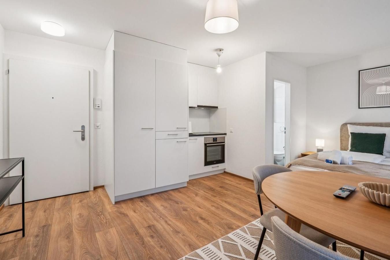Exclusive Near Center - Color 4 * Zurich