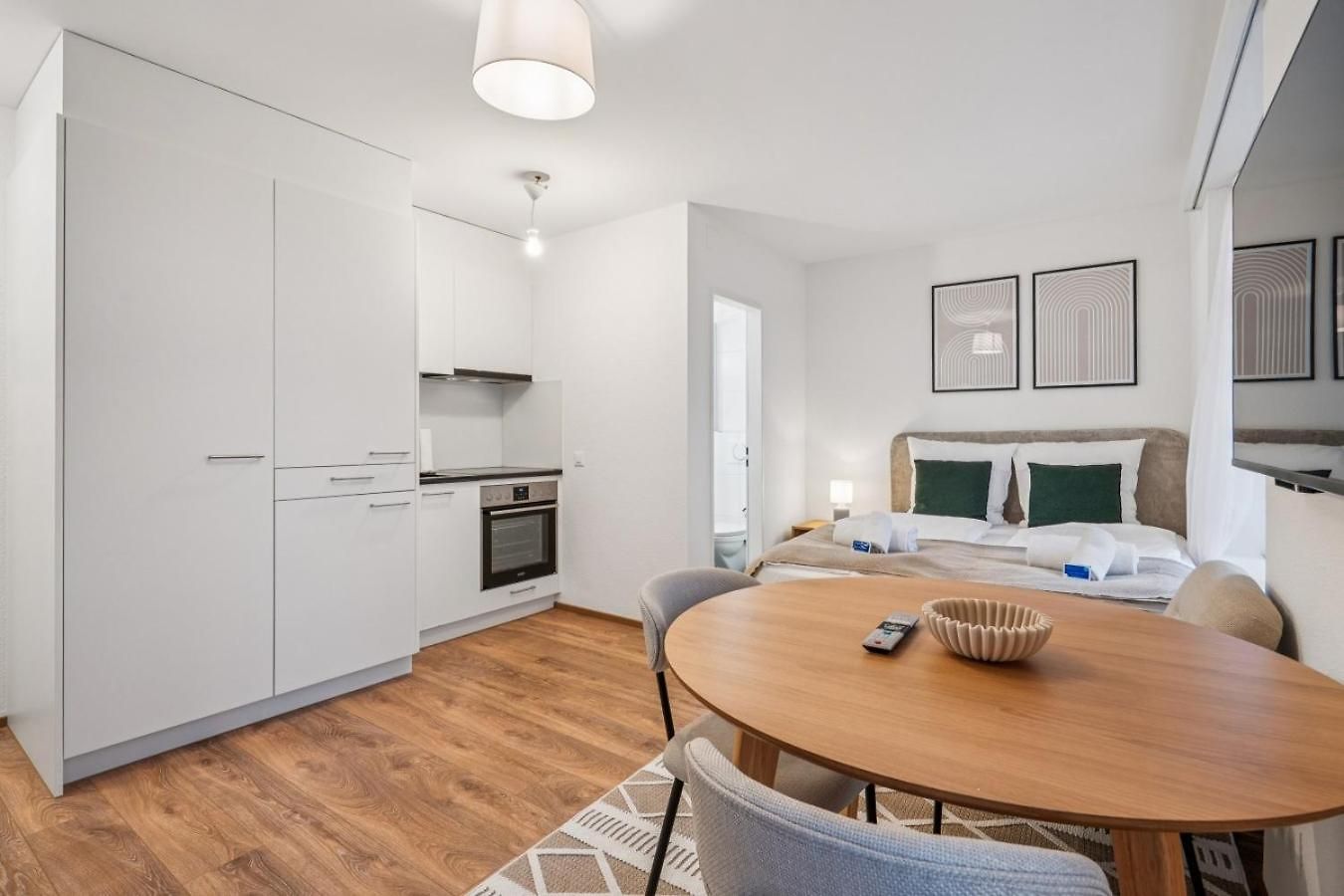 Exclusive Near Center - Color 4 * Zurich