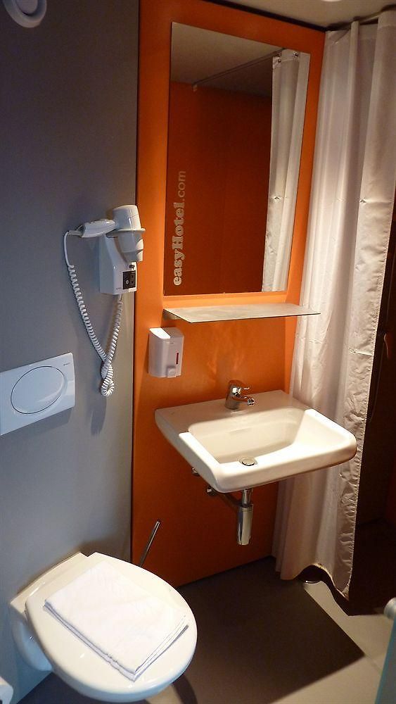 Easyhotel Centre 2*