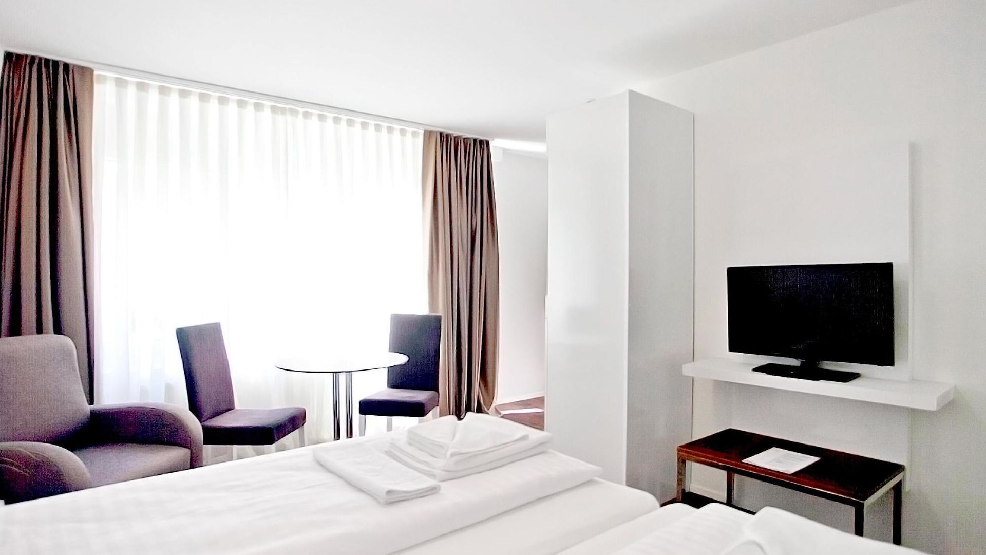By Livingdowntown Apartment