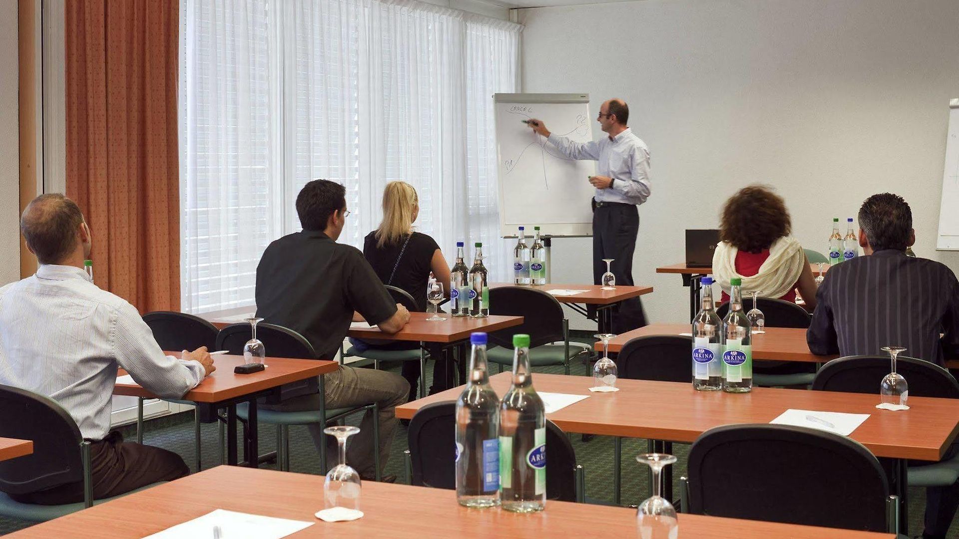 Hotel Ibis Messe Airport 3*