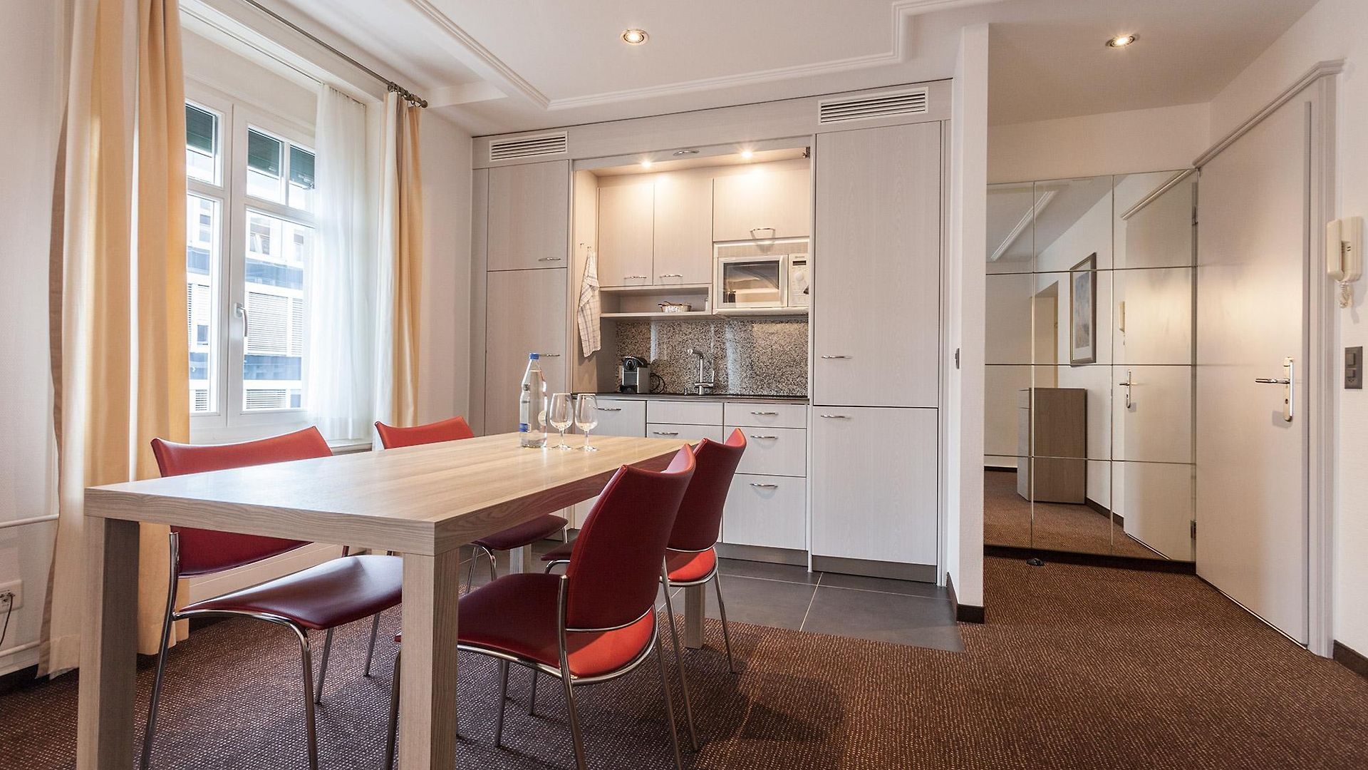 Ema House Hotel 4*