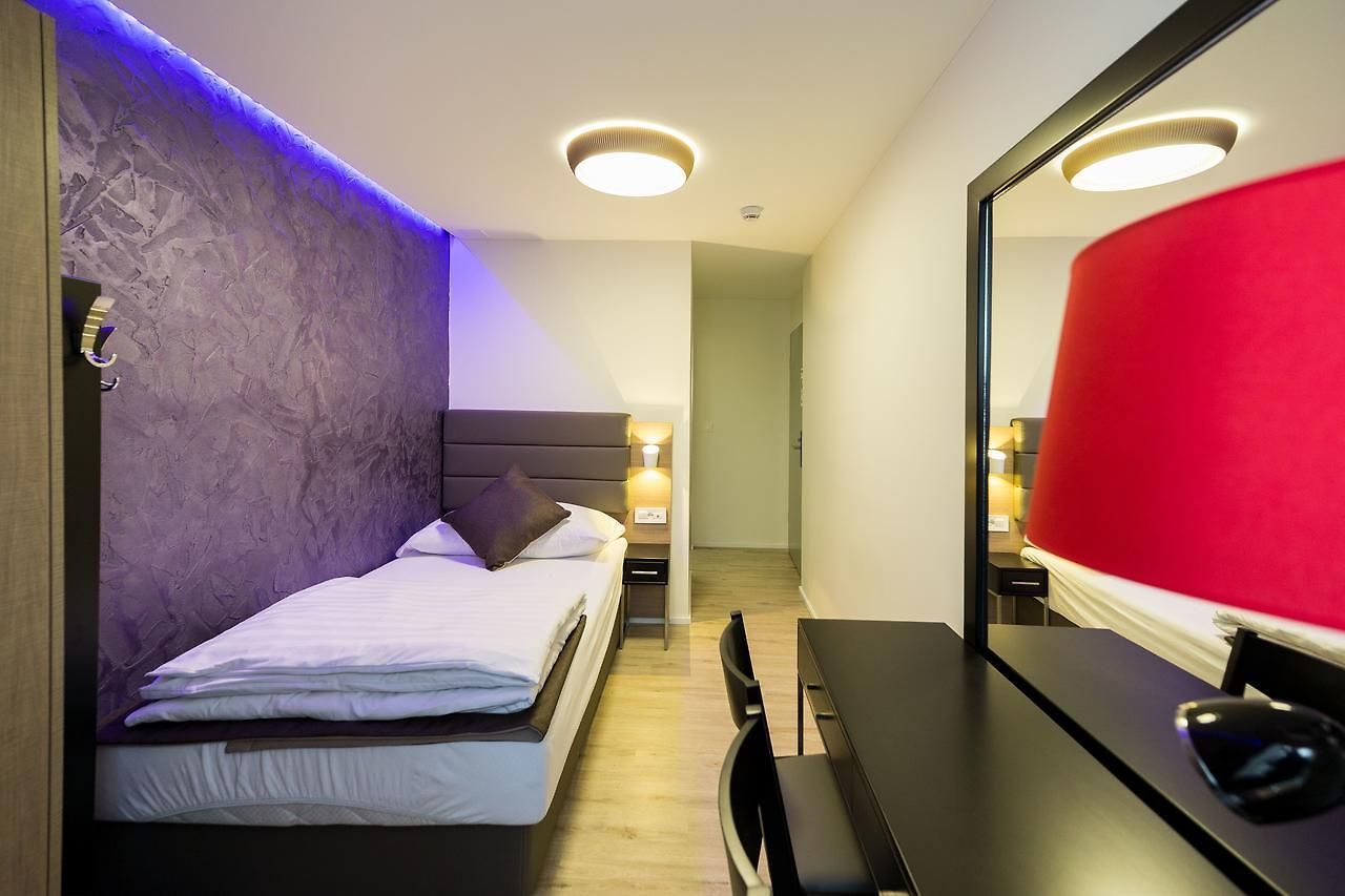 Sleep & Go Self-check-in Hotel