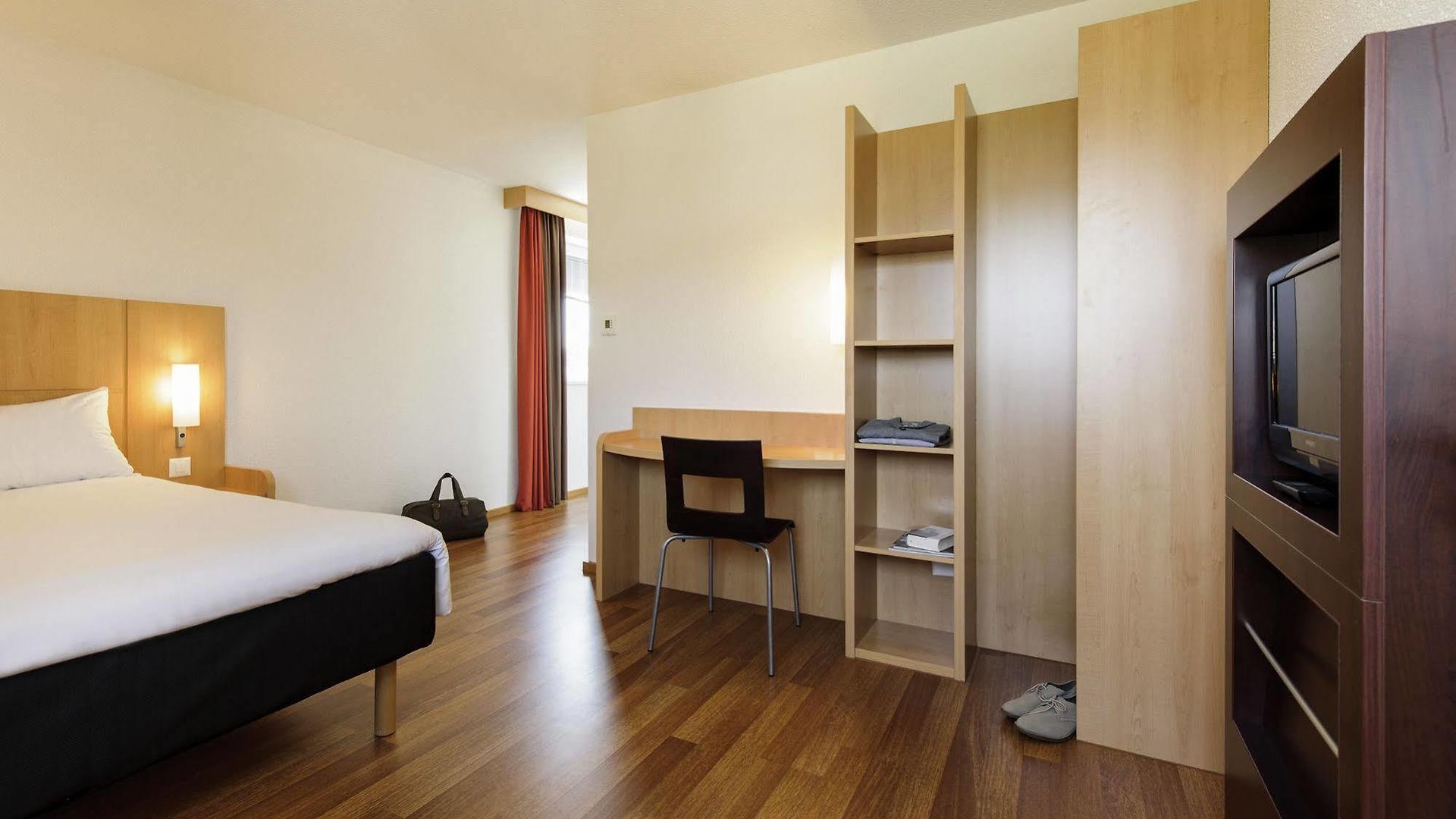 Hotel Ibis West