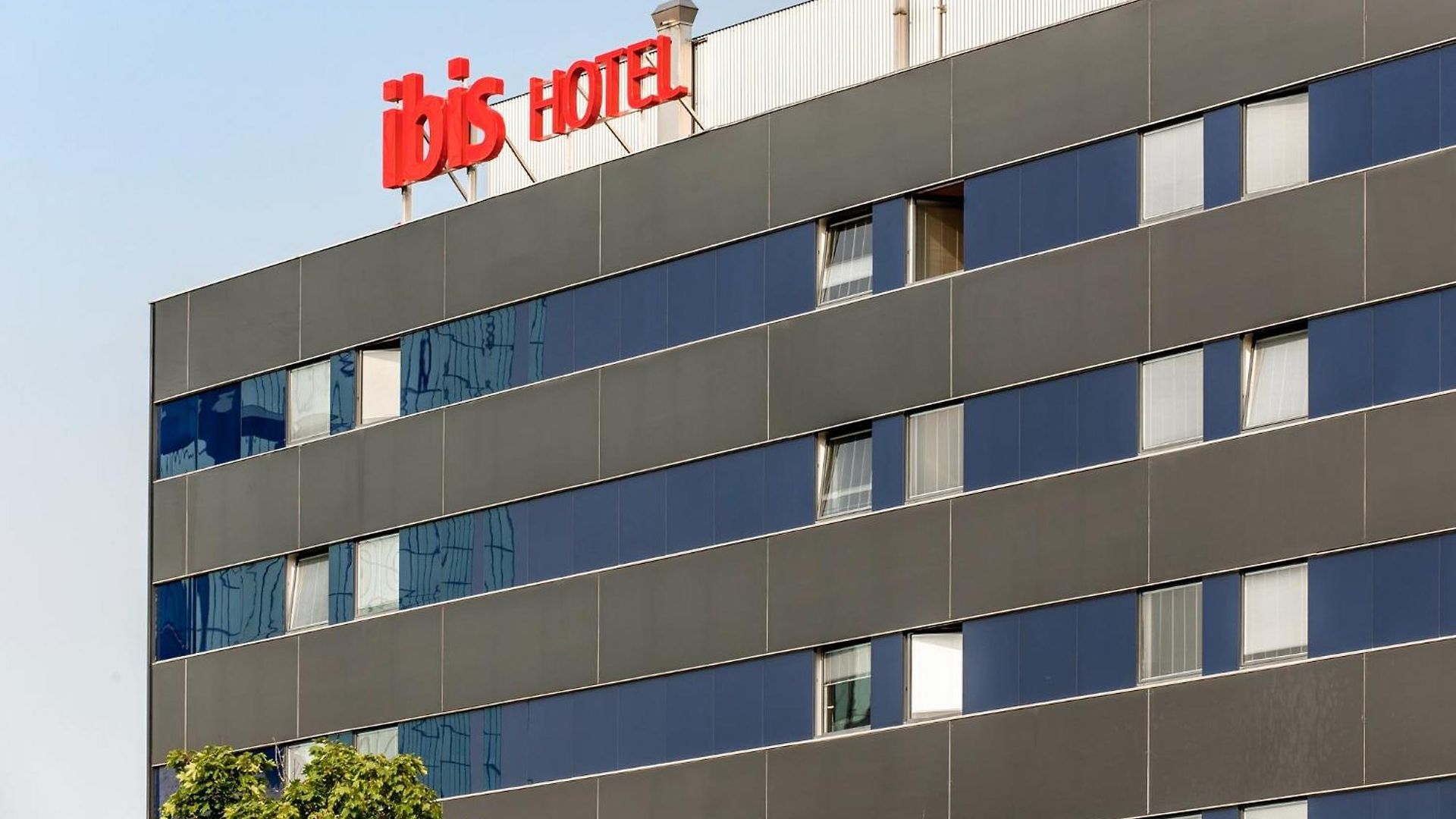 Ibis West Hotel 3*