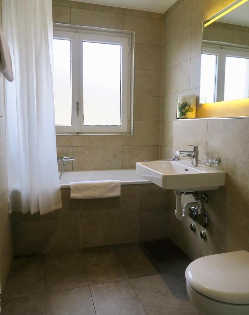 Furnished Homes *