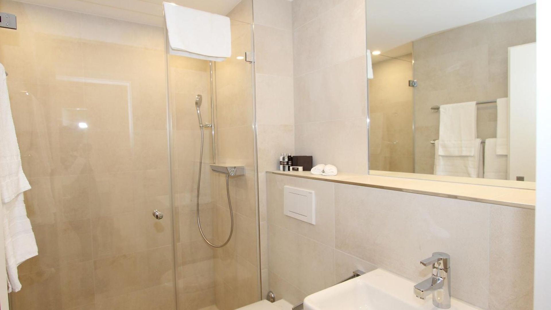 - Forchstrasse Apartment *