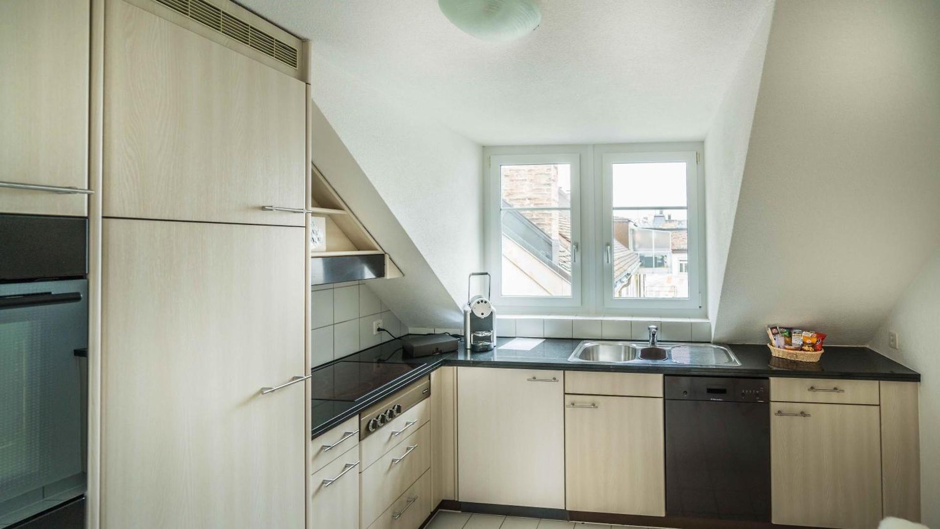 Loewenplatz Near Station By Airhome Zurich