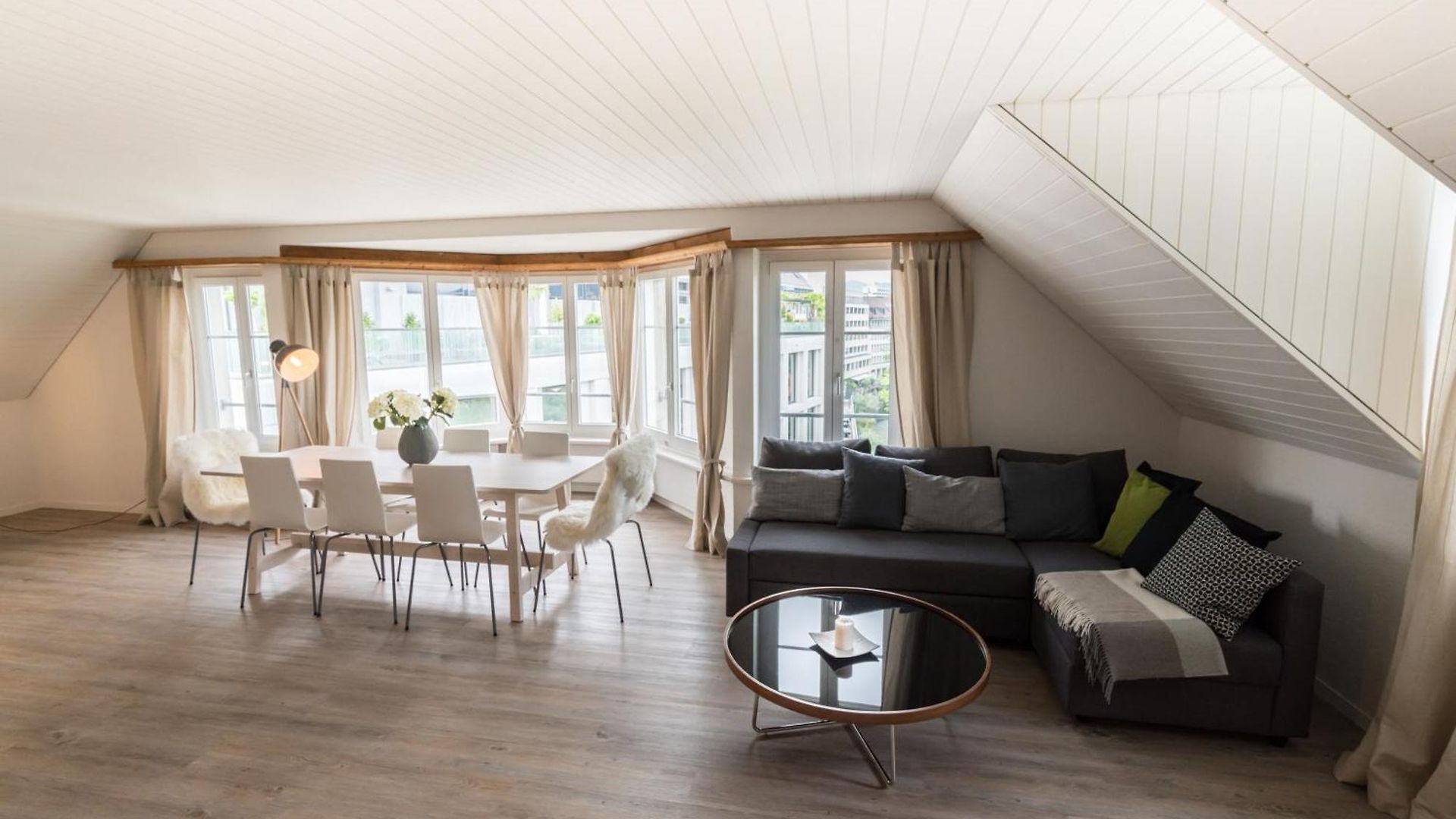 Loewenplatz Near Station By Airhome Apartment Zurich