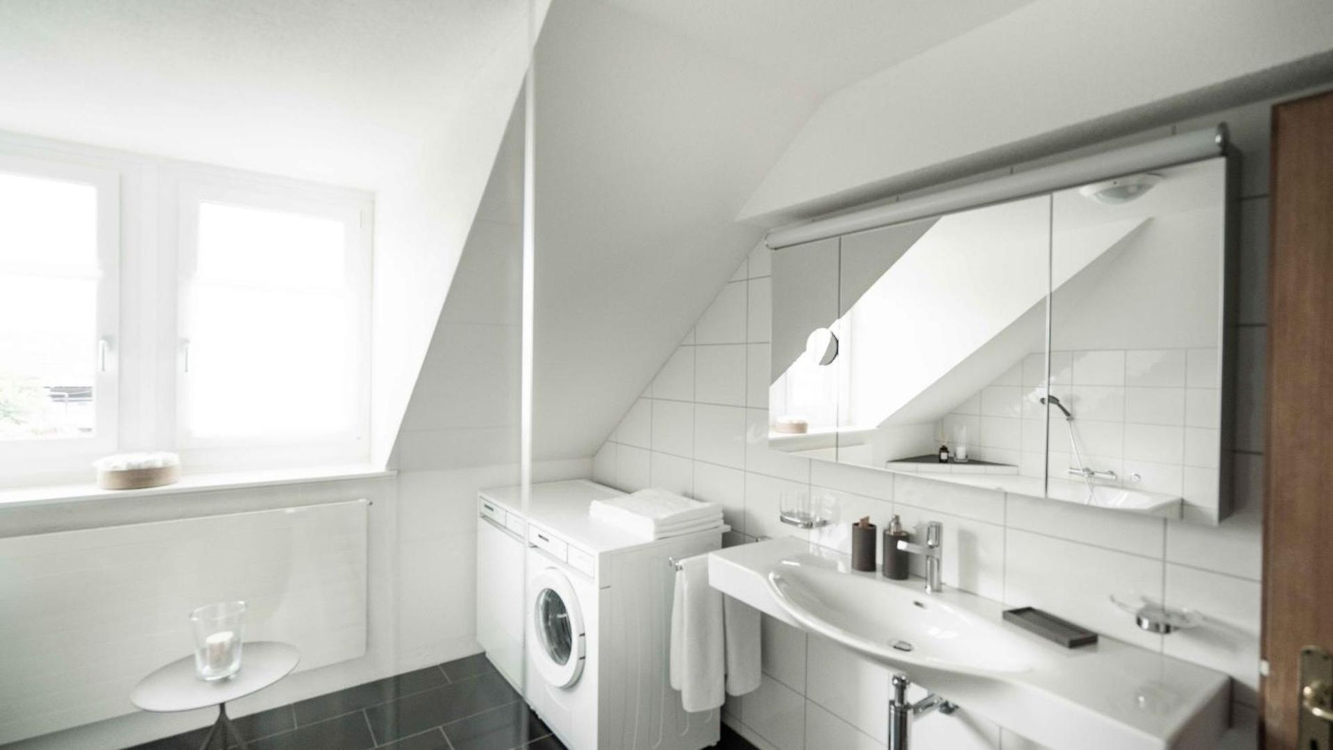 Loewenplatz Near Station By Airhome *