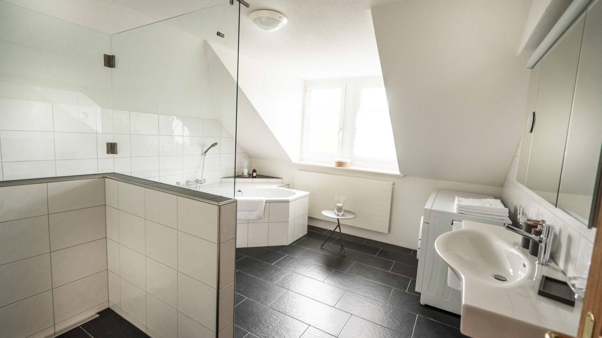 Loewenplatz Near Station By Airhome Apartment