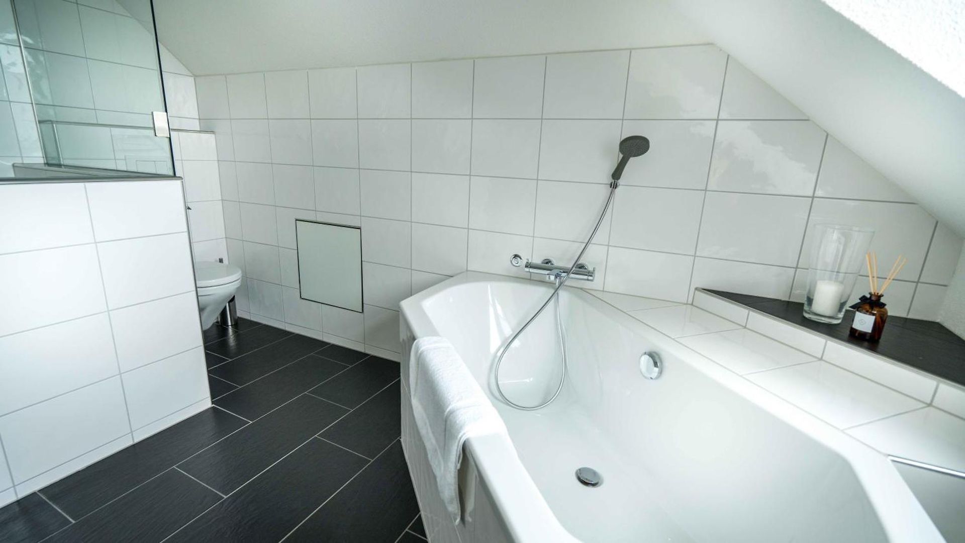 Loewenplatz Near Station By Airhome *