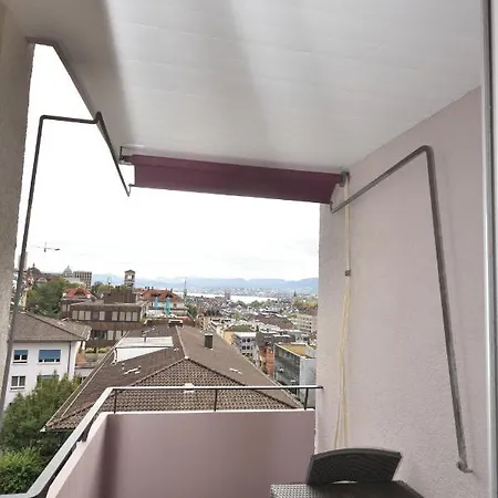 Spacious With Balcony - Vineyard 71 Zürich